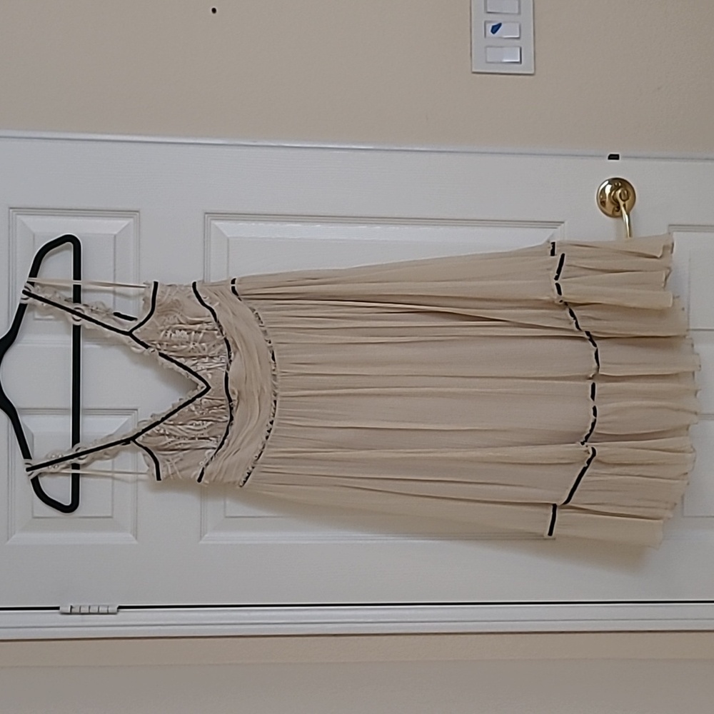 BCBGMAXAZRIA Sleeveless Silk Beige Dress Size 10